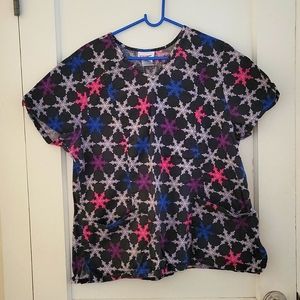 Women's Size XL Snowflake Print Scrub Top